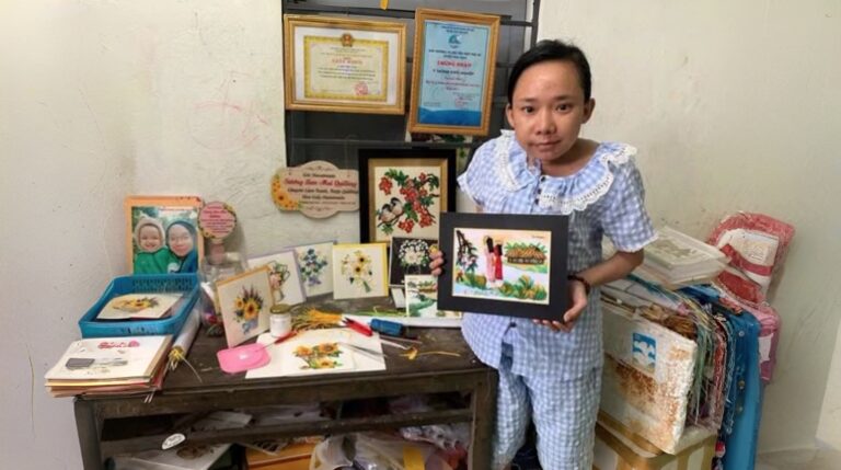 Hãy ủng hộ các sản phẩm do người khuyết tật làm ra hoặc bày bán
